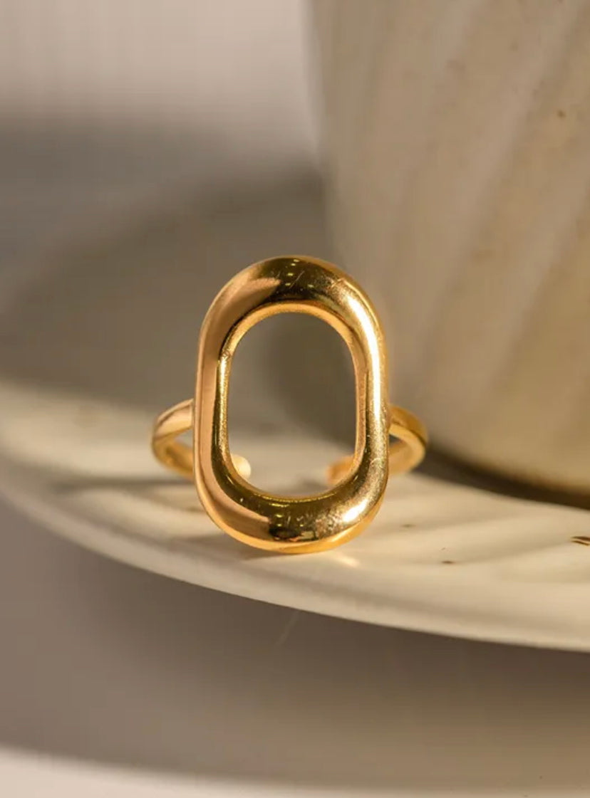 Oval ring