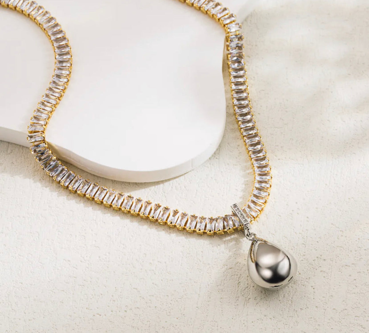 Baguette & drop necklace