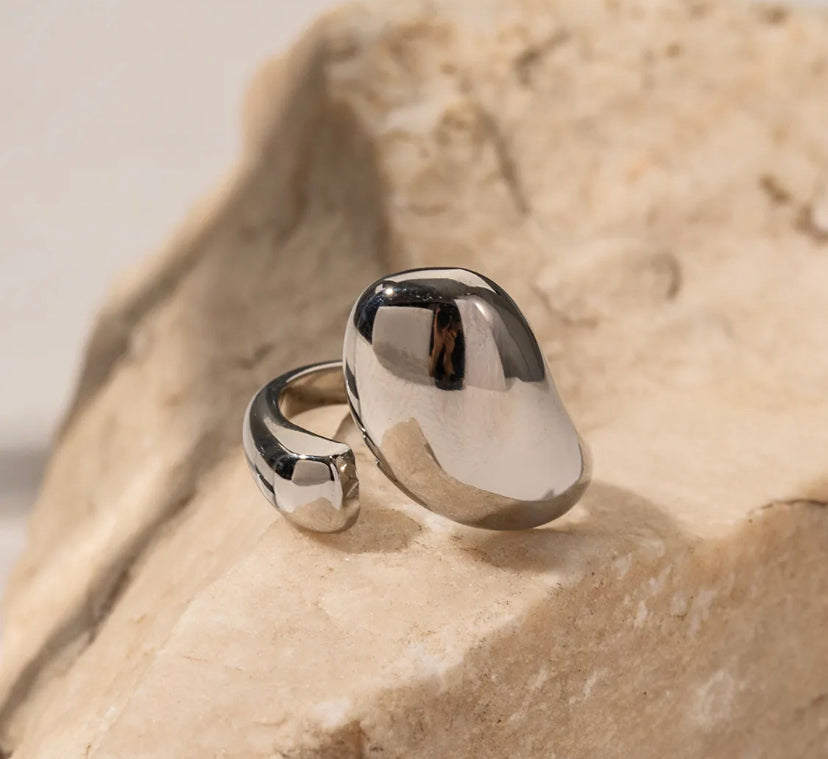 Irregular loop ring