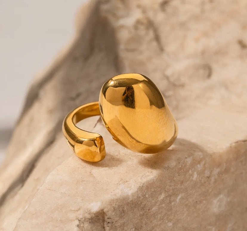 Irregular loop ring