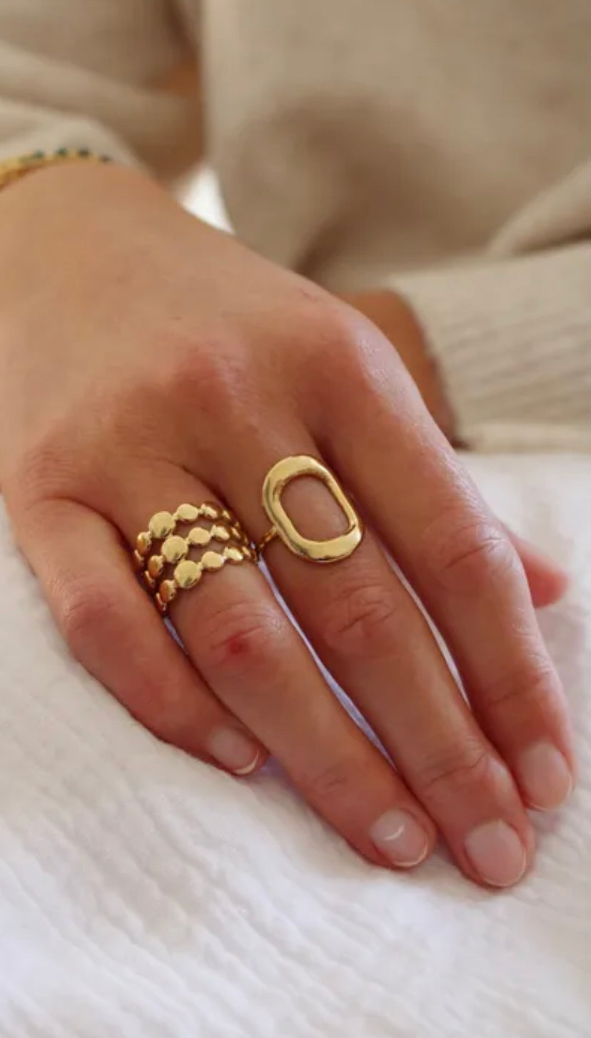 Oval ring