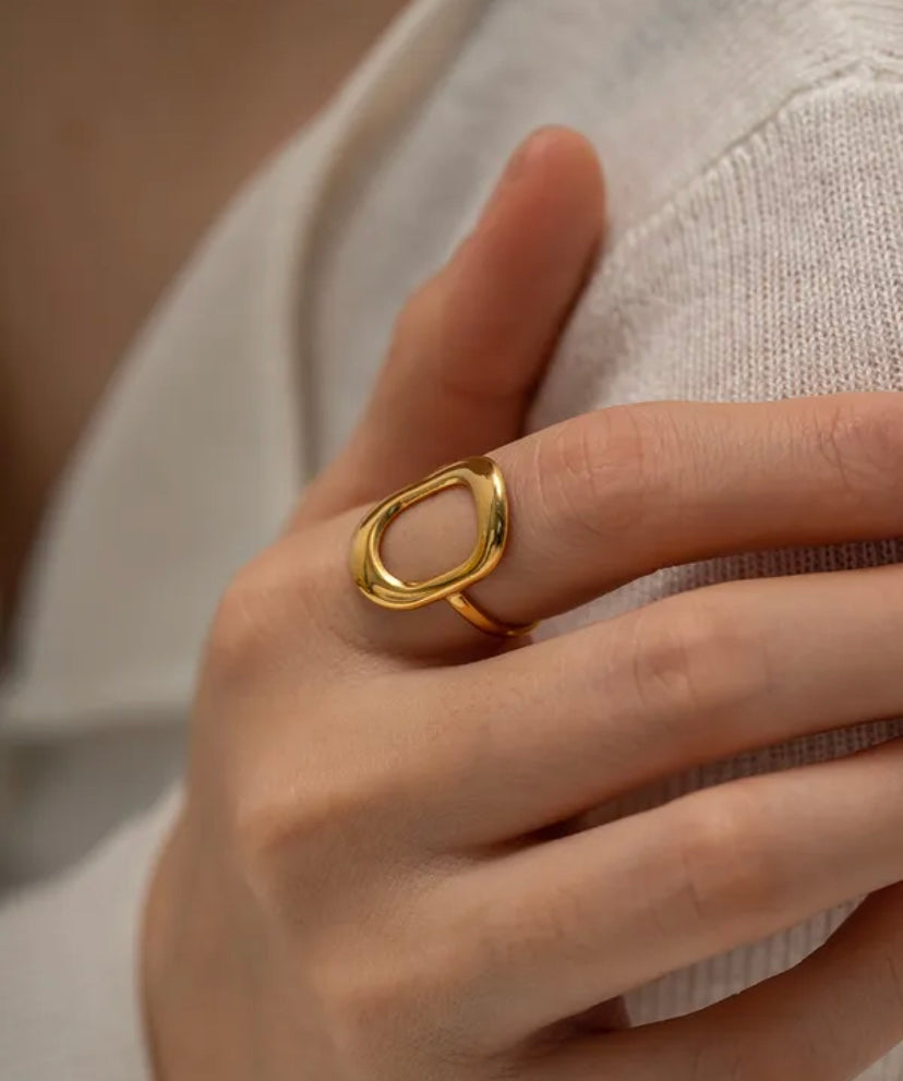 Oval ring